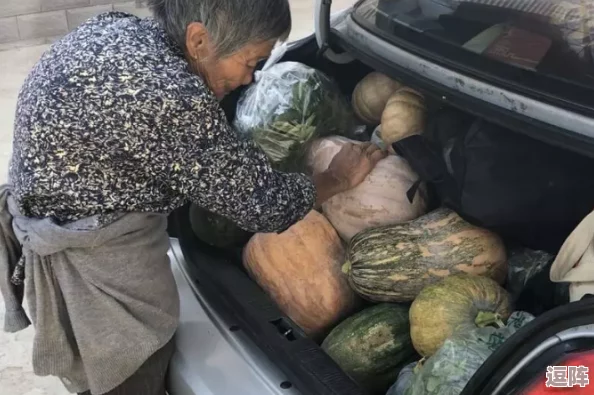 小南吃长门萝卜视频引发网友热议，神秘菜品背后竟隐藏惊人故事，背后原因让人意想不到！